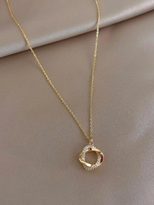 Interlocking Double Circle Pendant Necklace