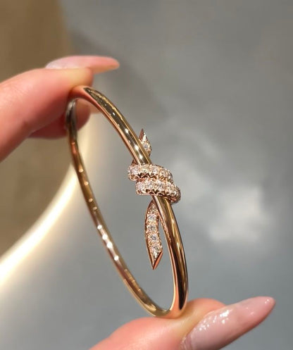 ✨ Luxury Diamond Knot Bangle ✨