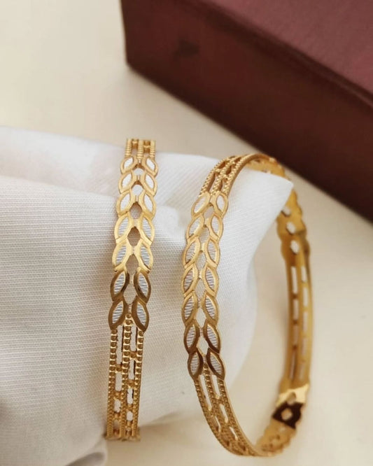 Elegant Gold-Plated Leaf Pattern Bangles