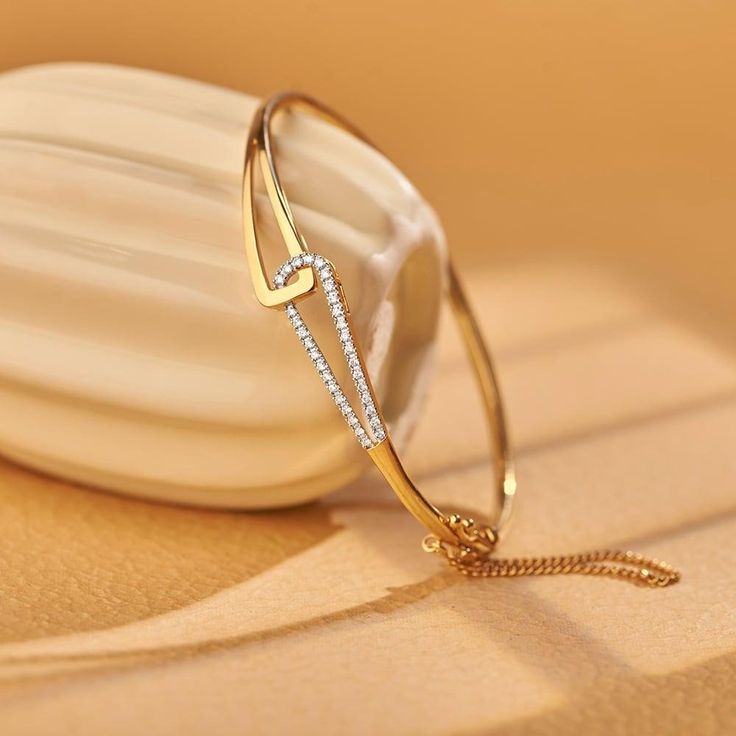 Elegant Interlocking Loop Gold & Diamond Bracelet