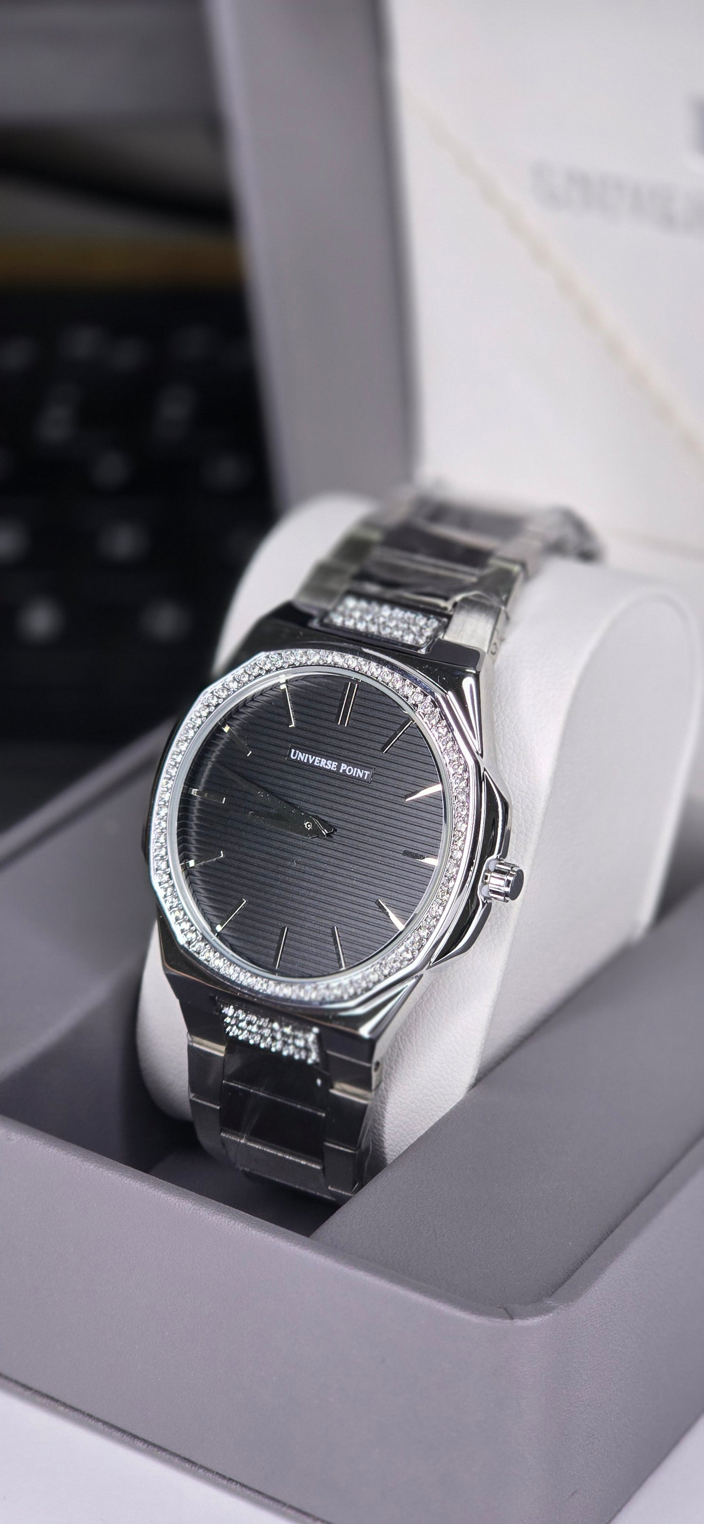 Crystal Bezel Luxury Watch