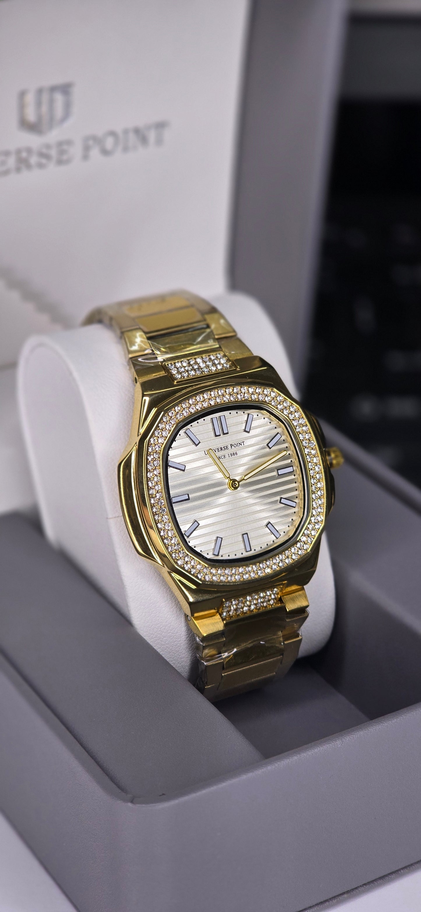 Gold Iced-Out Luxury Style Watch