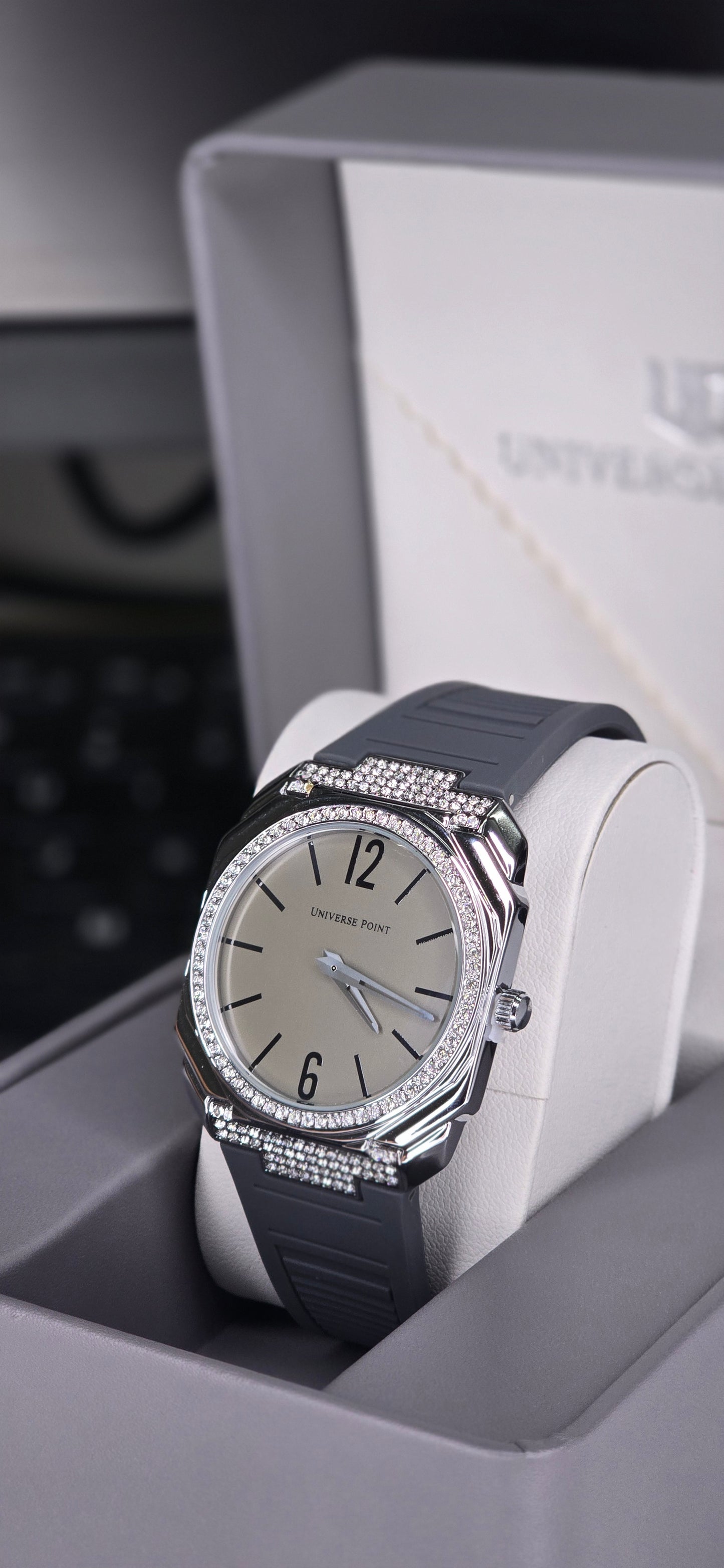 Diamond-Bezel Luxury Quartz Watch