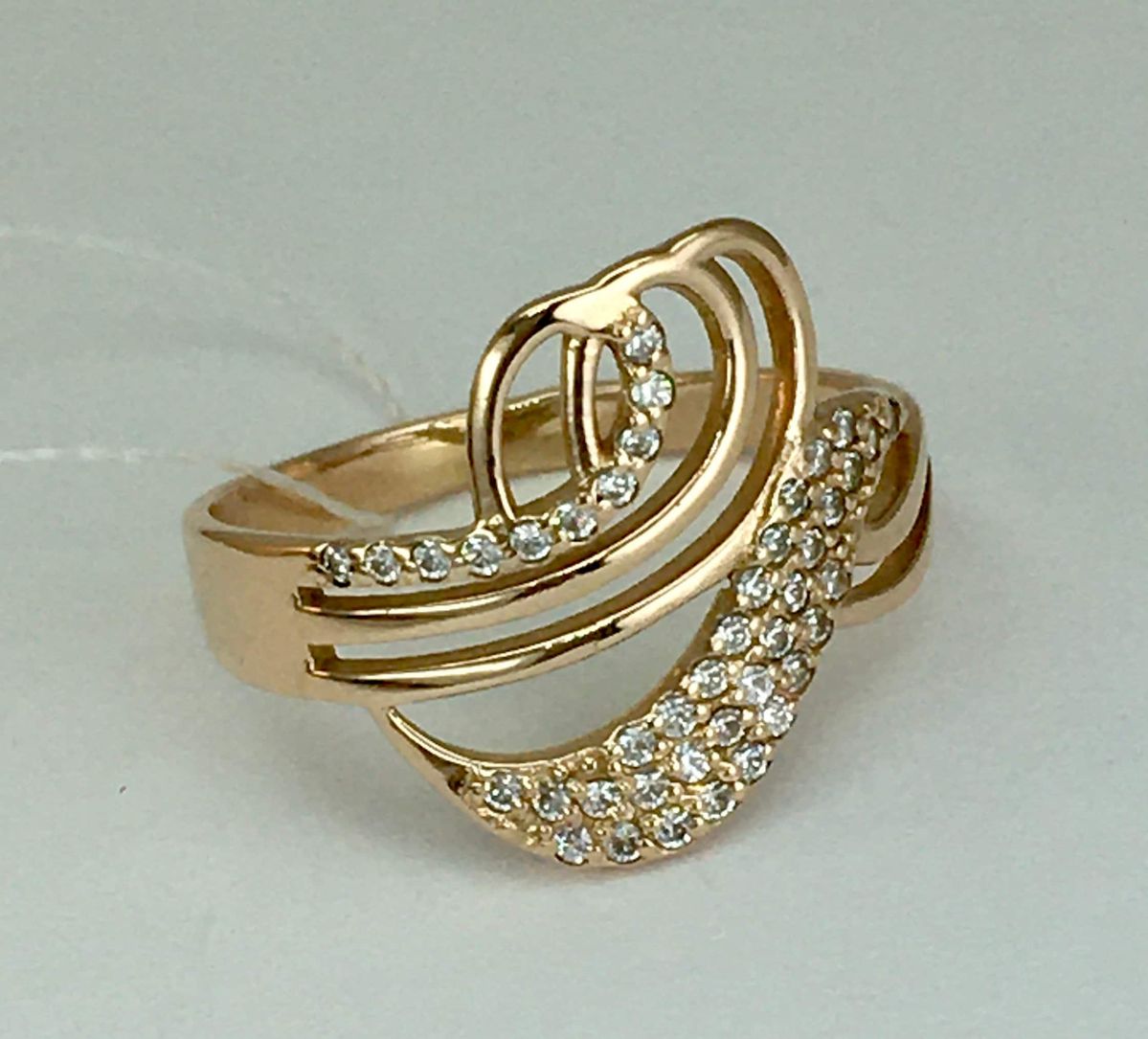 🌟 Elegant Rose Gold Swirl Accent Ring