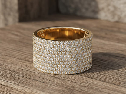 pavé diamond band