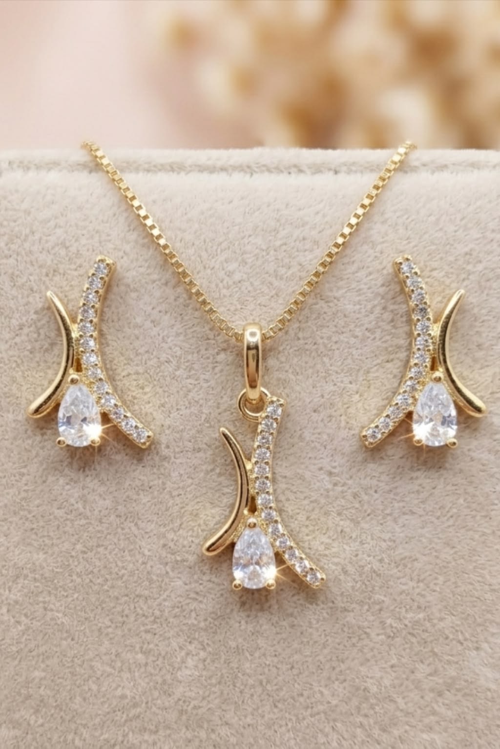 Elegant Curved Teardrop Jewelry Set