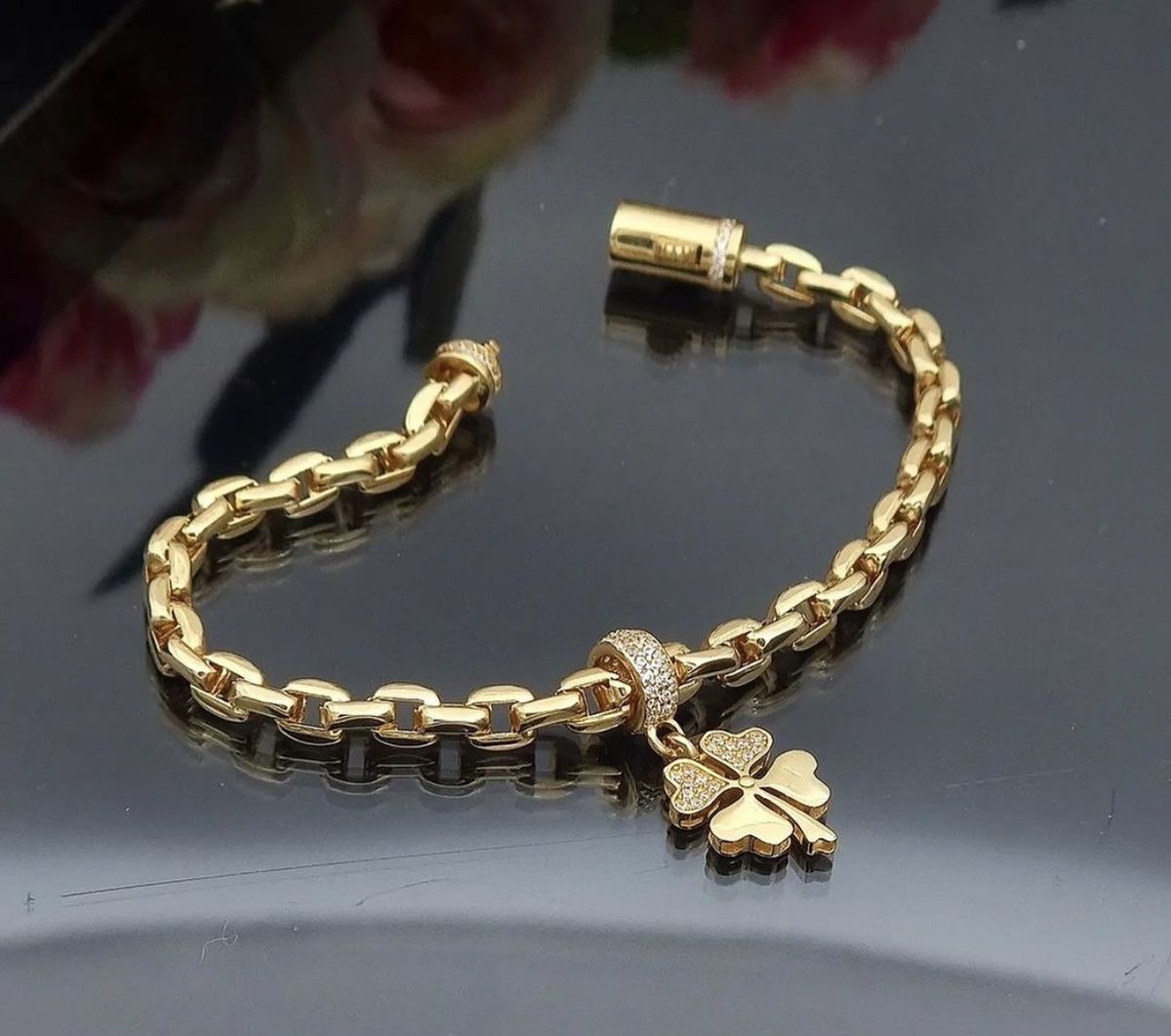 Stunning Gold Clover Link Charm Bracelet