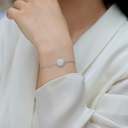 💎 Elegant Halo Diamond Disc Chain Bracelet