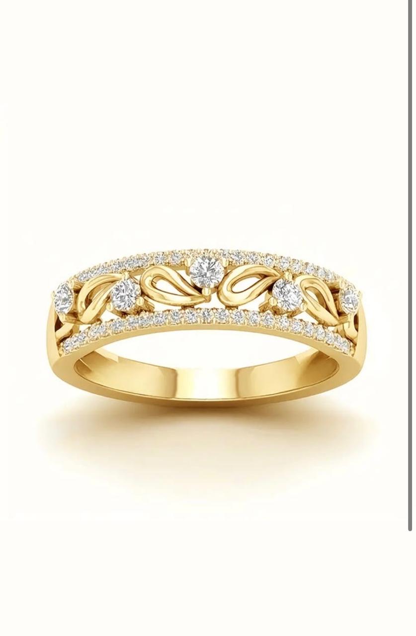 Elegant Vintage-Inspired Openwork Diamond Band
