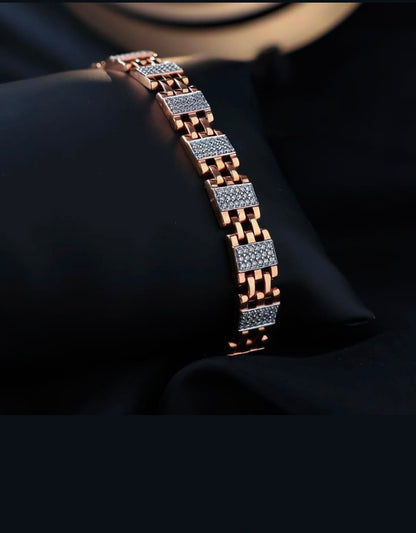 Elegant Two-Tone Geometric Link Bracelet