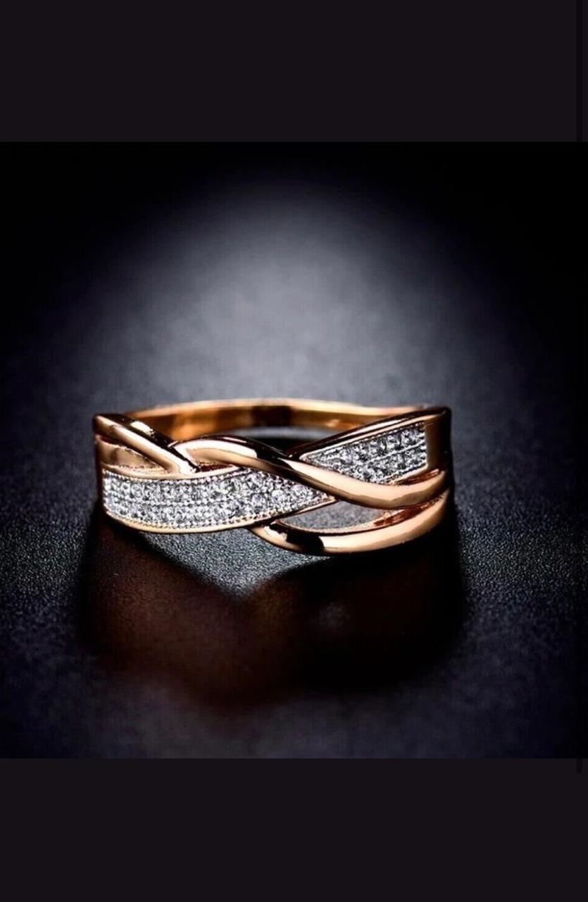 Elegant Intertwined Pavé Diamond Ring