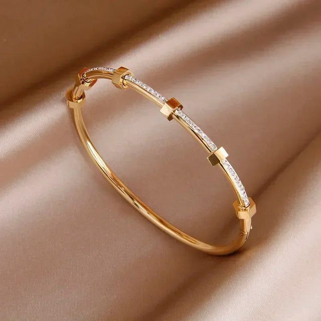 💎 Elegant Geometric Gold Bangle with Pavé Crystals