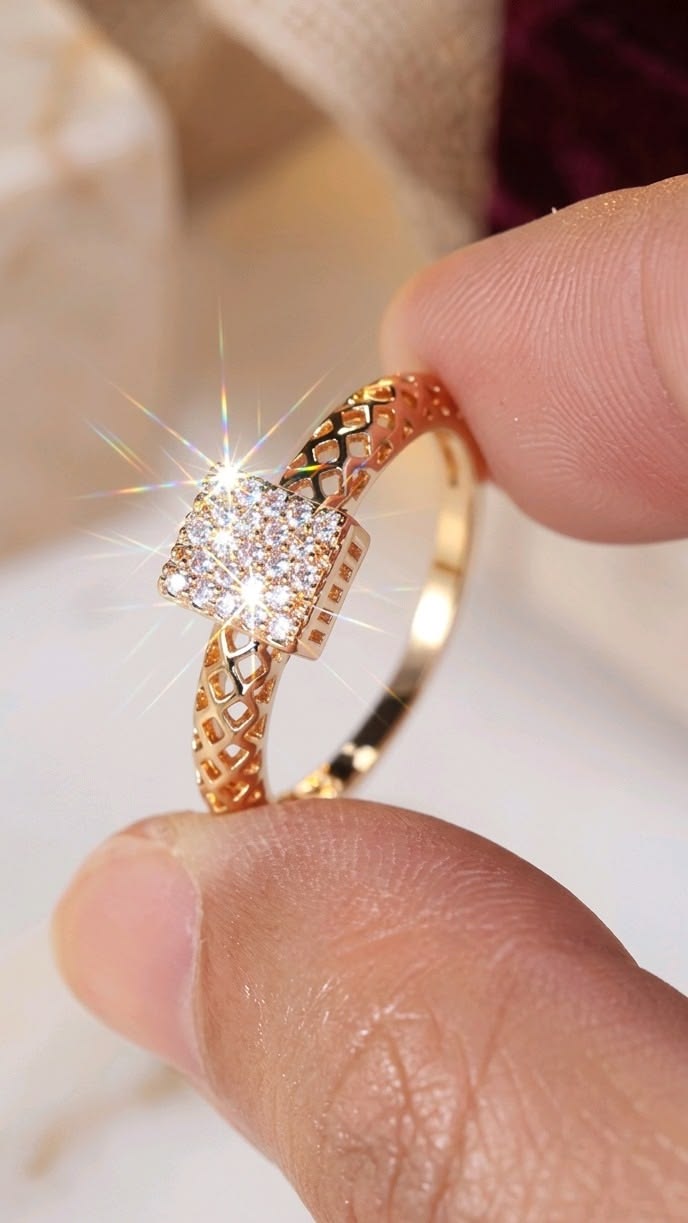Sparkling Square Pavé Lattice Ring