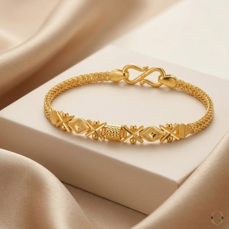 Traditional Gold Woven Bracelet with Geometric Motif