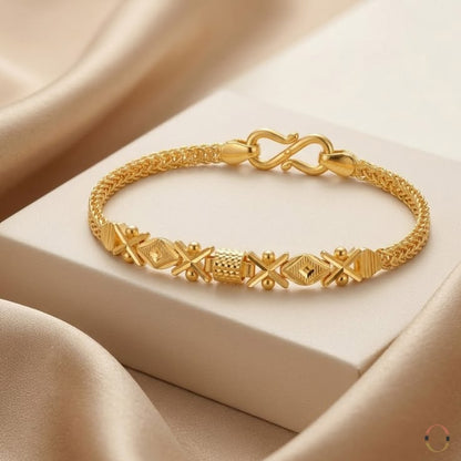 Traditional Gold Woven Bracelet with Geometric Motif