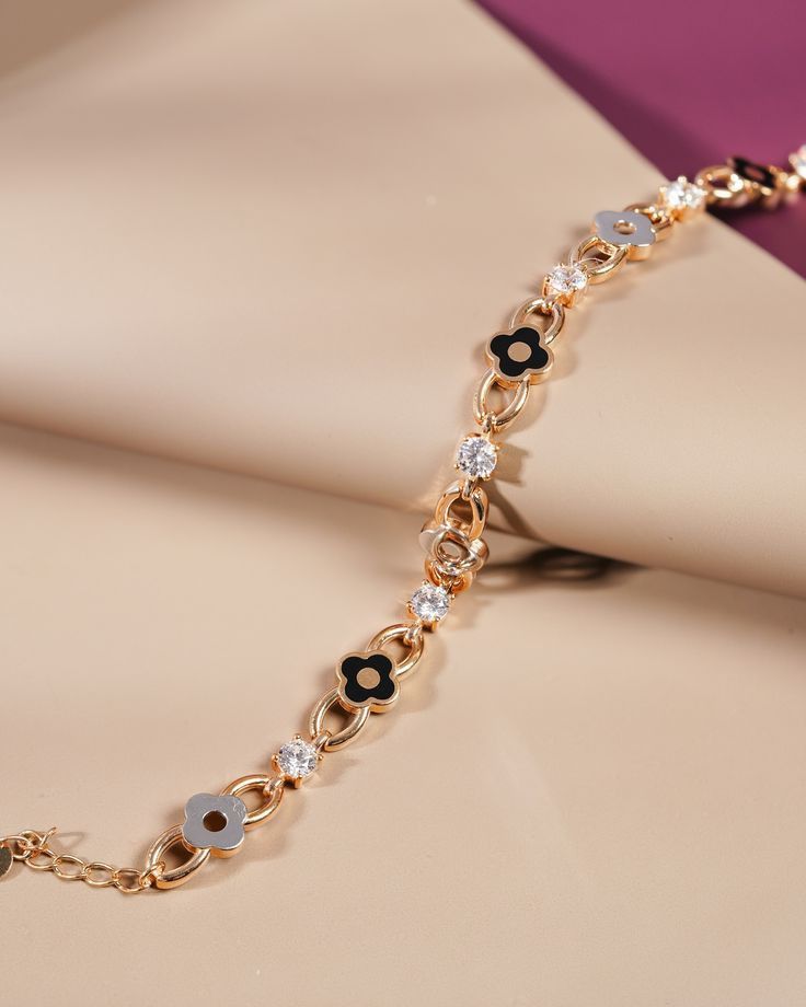 Elegant Floral Clover Link Bracelet