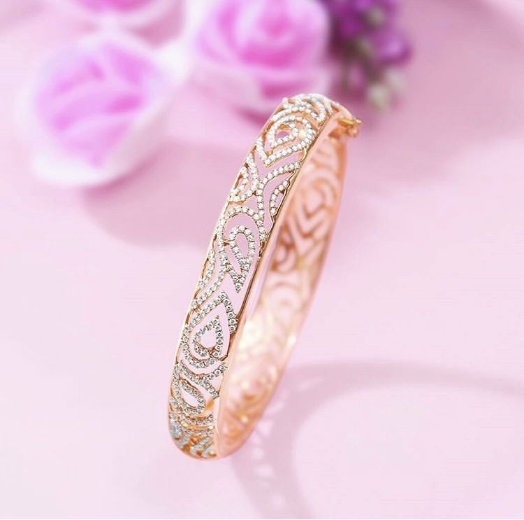 🌟 Elegant Rose Gold Diamond Filigree Bangle