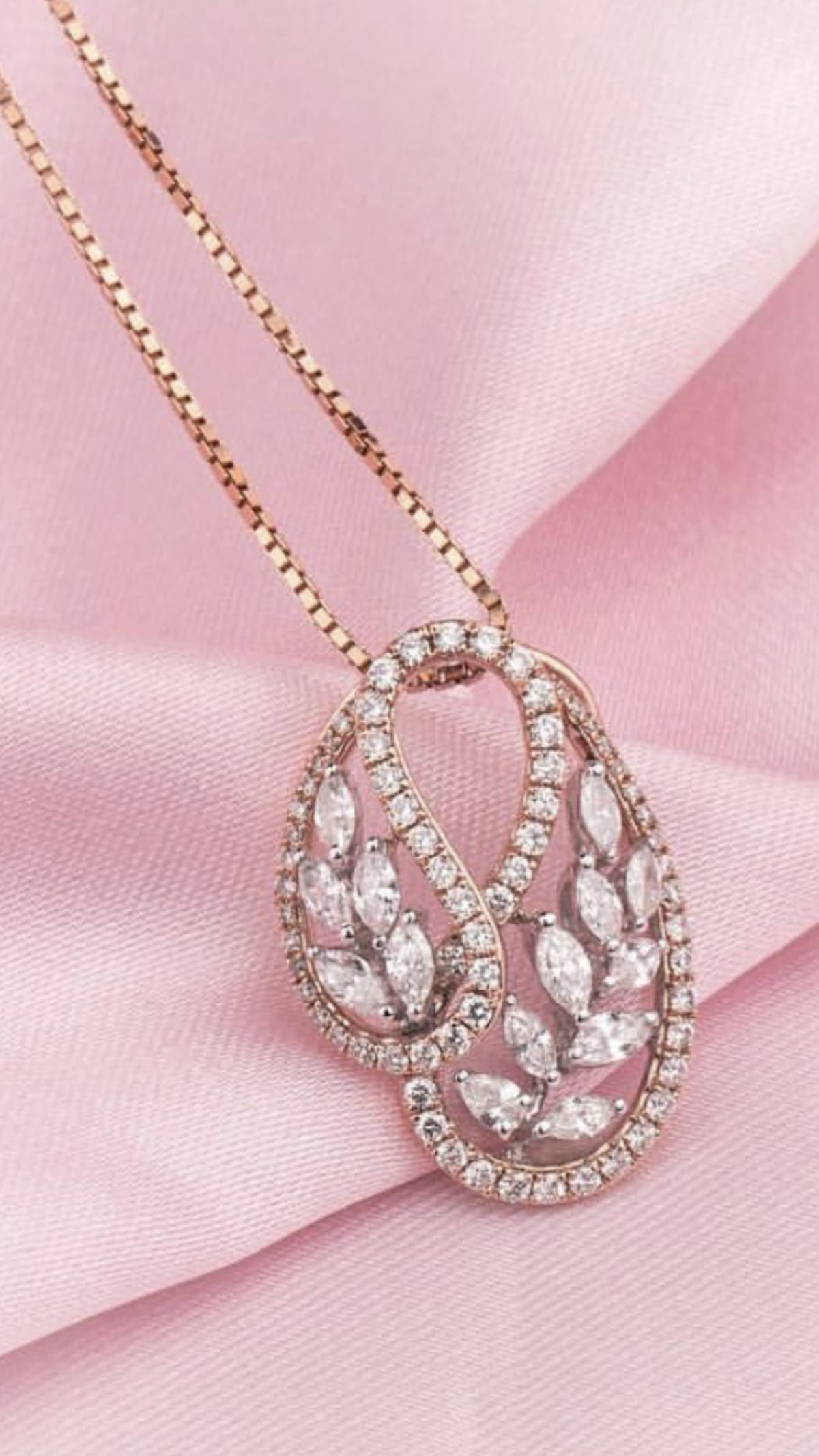 💎 Exquisite Rose Gold Diamond Open-Loop Marquise Cluster Pendant