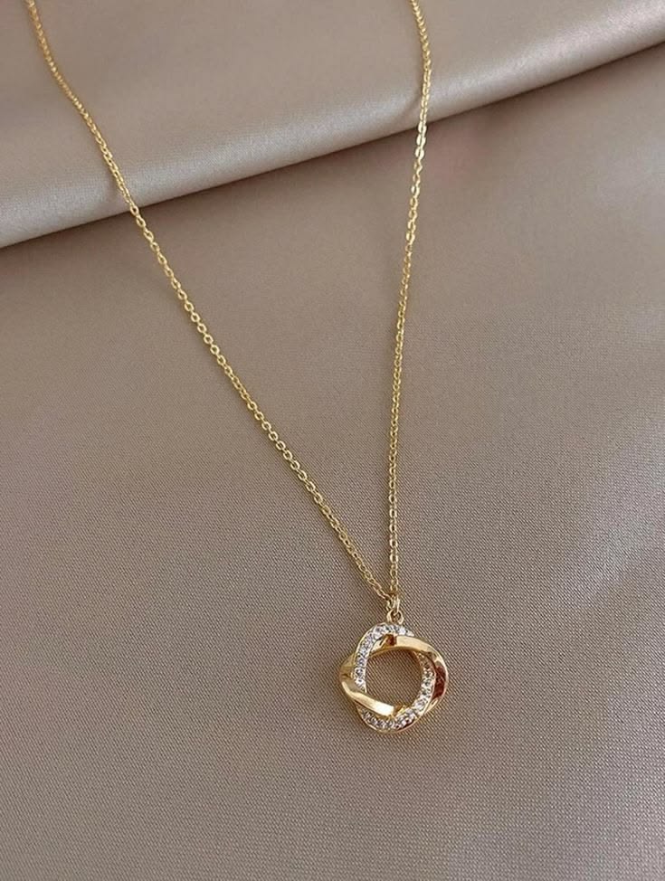 Interlocking Double Circle Pendant Necklace