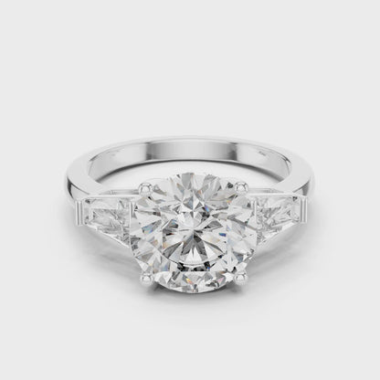 Round Cut Diamond Engagement Ring